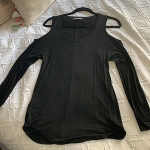 Frezii black cold-shoulder top size small